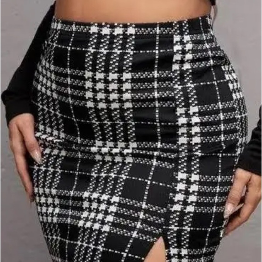 SHEIN Black and White Knee-Length Pencil Skirt